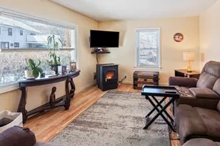 242 Pleasant St, Leominster, MA 01453 - Photo 20