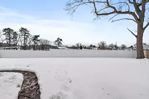 20 Mt Pleasant St, Dracut, MA 01826 - Photo 8