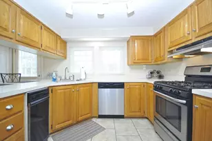 5 Country Dr, Bridgewater, MA 02324 - Photo 8