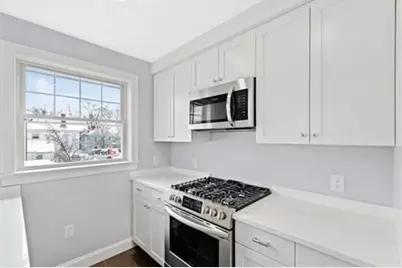 23 Taylor St #3, Waltham, MA 02453 - Photo 2