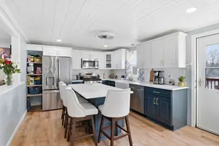 30 W Hill Rd, Springfield, MA 01109 - Photo 6