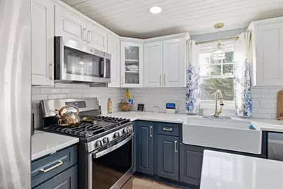 30 W Hill Road, Springfield, MA 01109 - Photo 8