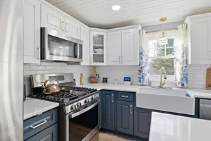 30 W Hill Rd, Springfield, MA 01109 - Photo 8