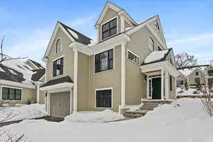 17 Courtyard Pl, Reading, MA 01867 - Photo 1