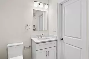 17 Courtyard Pl, Reading, MA 01867 - Photo 4