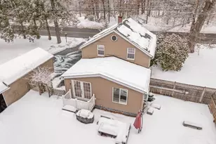 376 Douglas St, Uxbridge, MA 01569 - Photo 2