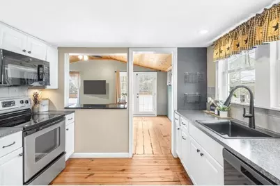 376 Douglas Street, Uxbridge, MA 01569 - Photo 6