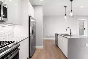 277 Border St, Boston, MA 02128 - Photo 12