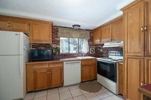 14 Grove St, Danvers, MA 01923 - Photo 8