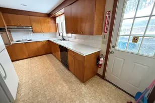 1090 Pleasant St, Paxton, MA 01612 - Photo 12
