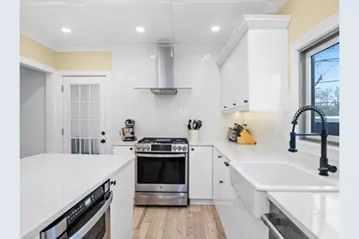 29 Commonwealth Rd #1, Watertown, MA 02472 - Photo 4