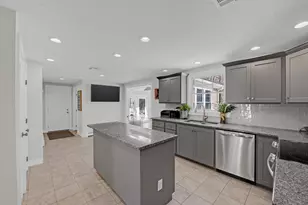 26 Fredric Ln, Mansfield, MA 02048 - Photo 4