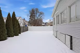 41 Vogel St, Boston, MA 02132 - Photo 32