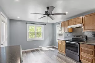 257 Spruce St, Leominster, MA 01453 - Photo 4