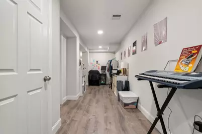 564 E 5th St, Boston, MA 02127 - Photo 16