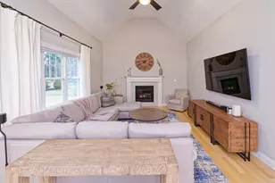 731 Norfolk St, Holliston, MA 01746 - Photo 4