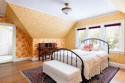 282 Buckminster Rd, Brookline, MA 02445 - Photo 18