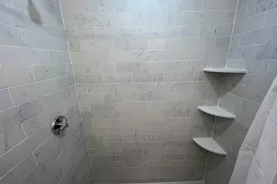 372 Oxford St, Somerville, MA 02144 - Photo 16