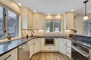 801 Sherwood Forest Ln, Saugus, MA 01906 - Photo 4