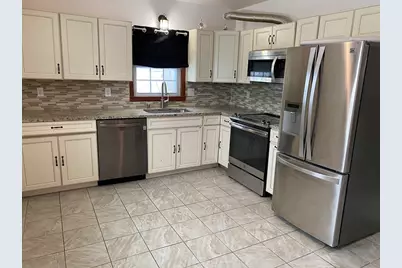 79 19th  Street #B, Lowell, MA 01850 - Photo 10