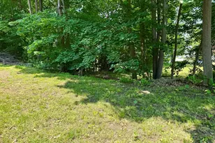 23 Trafalgar Sq, Barre, MA 01005 - Photo 4