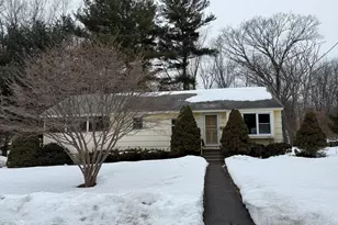 8 Sycamore Cir, Millbury, MA 01527 - Photo 2