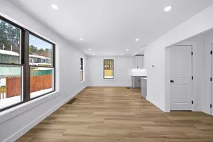 26 Rivulet St, Uxbridge, MA 01569 - Photo 4