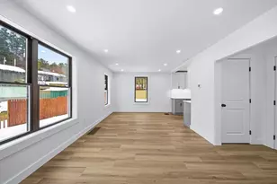 26 Rivulet St, Uxbridge, MA 01569 - Photo 4