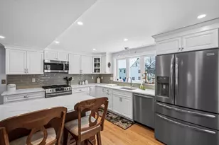 21 Herbert St, Wakefield, MA 01880 - Photo 4