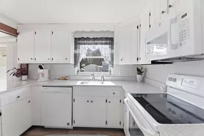 42 Anthony St, Agawam, MA 01001 - Photo 4