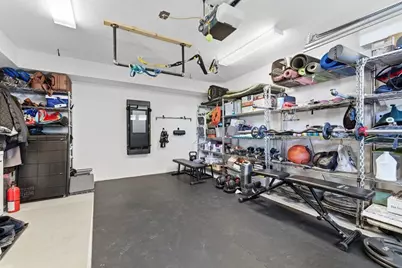 138 W 3rd St, Boston, MA 02127 - Photo 28