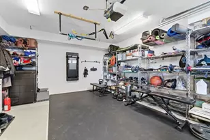 138 W 3rd St, Boston, MA 02127 - Photo 28