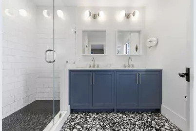 138 W 3rd St, Boston, MA 02127 - Photo 18