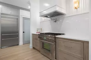 26 Beacon Ave, Newburyport, MA 01950 - Photo 6