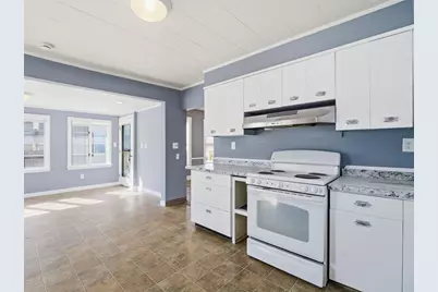 74 Carlisle St, Lowell, MA 01852 - Photo 4