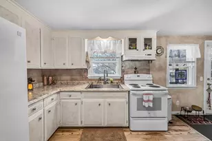 236 Glenoak Dr, Springfield, MA 01128 - Photo 6