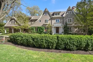 14 Greylock Rd, Wellesley, MA 02481 - Photo 2