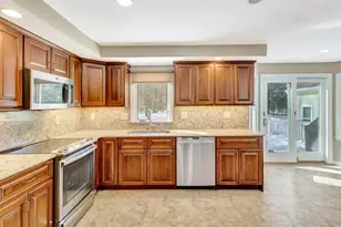 7 Fieldstone Dr, Mansfield, MA 02048 - Photo 4