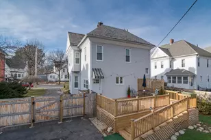 352 Pleasant St, Holyoke, MA 01040 - Photo 36