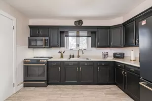 352 Pleasant St, Holyoke, MA 01040 - Photo 12