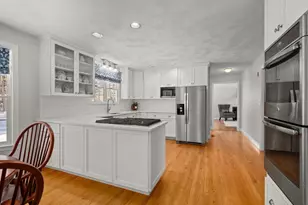 43 Ashley Pl, Reading, MA 01867 - Photo 6