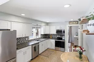 37 Sterling St, Lancaster, MA 01523 - Photo 8