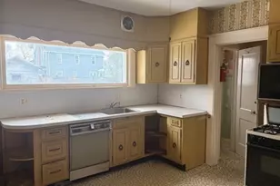 41 Dartmouth St, Holyoke, MA 01040 - Photo 2