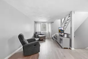 414 Farrwood Dr, Haverhill, MA 01835 - Photo 4