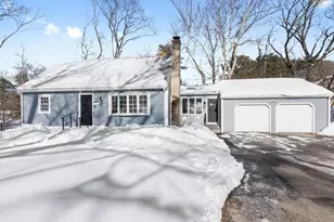 10 Ashcroft Cir, Groveland, MA 01834 - Photo 2