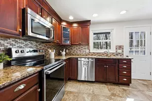 23 Hamilton Rd, Peabody, MA 01960 - Photo 12