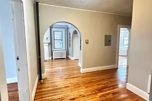 577 Pleasant St, Holyoke, MA 01040 - Photo 16