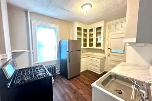 577 Pleasant St, Holyoke, MA 01040 - Photo 1
