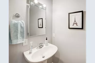 900 Lawrence St #5, Lowell, MA 01852 - Photo 6