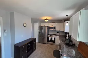 16 Evergreen Dr, Holyoke, MA 01040 - Photo 2